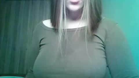 Snapshot of evasapples2026 chatting on May 4, 8:27 pm evasapples2026 online show from May 4, 8:27 pm
