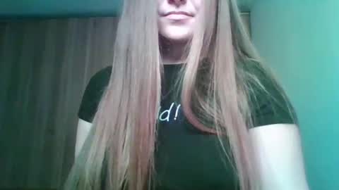 Snapshot of evasapples2026 chatting on May 6, 2:00 pm evasapples2026 online show from May 6, 2:00 pm