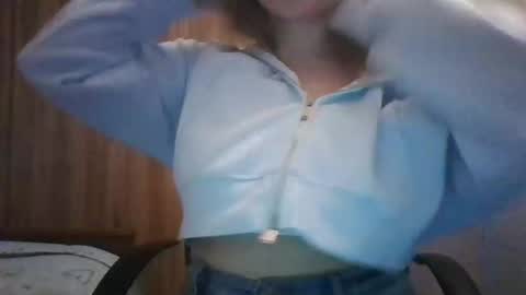 Snapshot of evasapples2026 chatting on May 7, 7:19 pm evasapples2026 online show from May 7, 7:19 pm