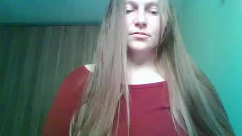 Snapshot of evasapples2026 chatting on May 8, 3:28 pm evasapples2026 online show from May 8, 3:28 pm