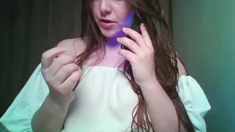 Snapshot of evasapples2026 chatting on May 9, 12:32 pm evasapples2026 online show from May 9, 12:32 pm