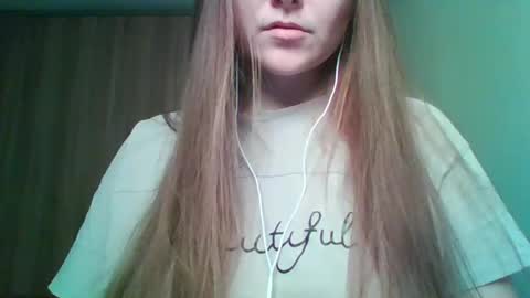 Snapshot of evasapples2026 chatting on May 11, 4:04 pm evasapples2026 online show from May 11, 4:04 pm