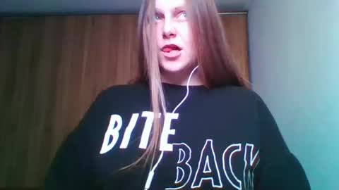 Snapshot of evasapples2026 chatting on May 16, 7:45 pm evasapples2026 online show from May 16, 7:45 pm