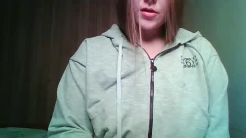 Snapshot of evasapples2026 chatting on May 17, 8:38 pm evasapples2026 online show from May 17, 8:38 pm