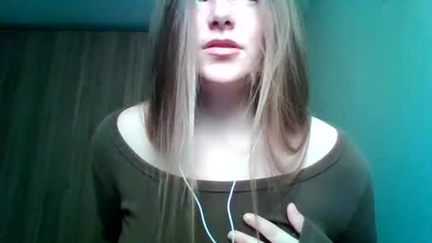 Snapshot of evasapples2026 chatting on May 20, 8:26 pm evasapples2026 online show from May 20, 8:26 pm