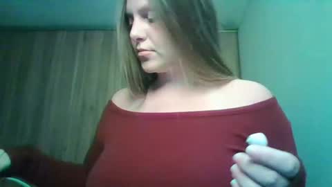 Snapshot of evasapples2026 chatting on May 27, 5:10 pm evasapples2026 online show from May 27, 5:10 pm
