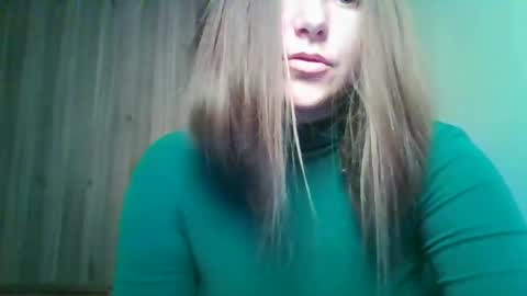 Snapshot of evasapples2026 chatting on June 2, 3:47 pm evasapples2026 online show from June 2, 3:47 pm
