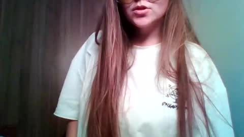 Snapshot of evasapples2026 chatting on June 8, 10:43 pm evasapples2026 online show from June 8, 10:43 pm