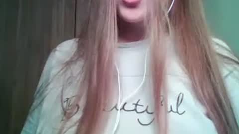 Snapshot of evasapples2026 chatting on June 13, 8:40 pm evasapples2026 online show from June 13, 8:40 pm