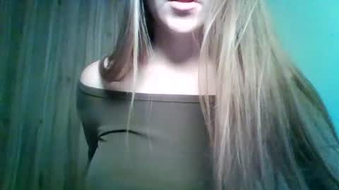 Snapshot of evasapples2026 chatting on June 14, 2:19 pm evasapples2026 online show from June 14, 2:19 pm