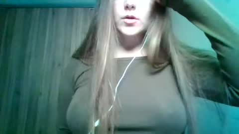 Snapshot of evasapples2026 chatting on June 19, 8:45 pm evasapples2026 online show from June 19, 8:45 pm