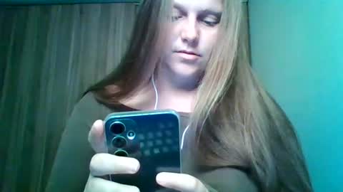 Snapshot of evasapples2026 chatting on June 26, 1:26 pm evasapples2026 online show from June 26, 1:26 pm