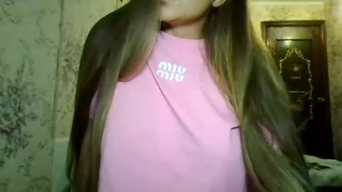 Snapshot of evasapples2026 chatting on July 21, 9:39 pm evasapples2026 online show from July 21, 9:39 pm