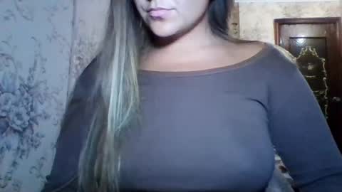 Snapshot of evasapples2026 chatting on July 23, 5:22 pm evasapples2026 online show from July 23, 5:22 pm