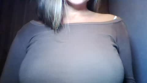 Snapshot of evasapples2026 chatting on August 1, 9:14 pm evasapples2026 online show from August 1, 9:14 pm