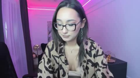 evasarazardje online show from March 6, 11:39 am