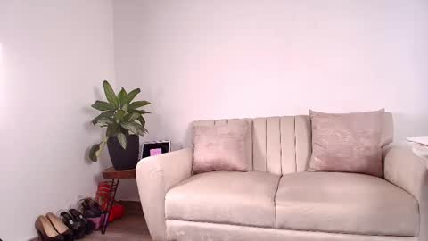  EVA LUNA online show from February 25, 8:30 pm