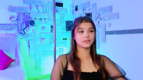 Snapshot of evathopson chatting on October 12, 8:02 am Eva  next stream -  - 1600 UTC2000  online show from October 12, 8:02 am