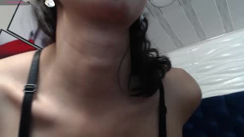 Snapshot of evawilliams_ chatting on March 6, 8:37 pm Eva online show from March 6, 8:37 pm