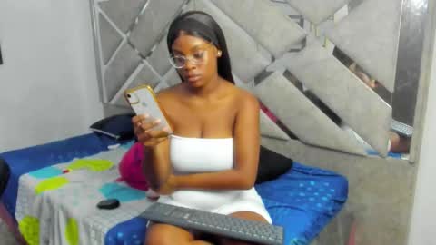 Eva And Emmanuel online show from December 19, 2:35 pm