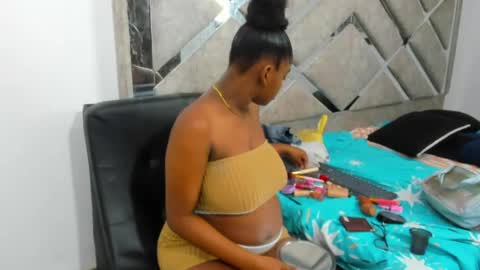 Snapshot of evaxemma chatting on May 18, 1:50 pm Eva And Emmanuel online show from May 18, 1:50 pm