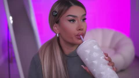 Snapshot of evazane chatting on November 10, 7:46 pm Eva online show from November 10, 7:46 pm