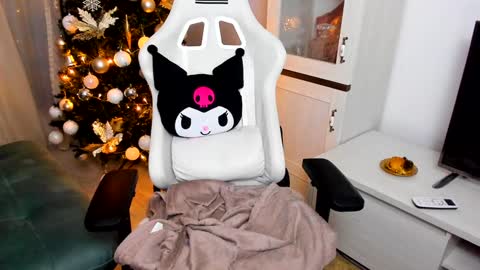 eveeevian online show from December 29, 4:19 pm