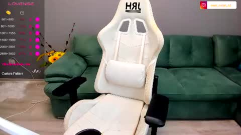 eveeevian online show from June 21, 1:57 pm