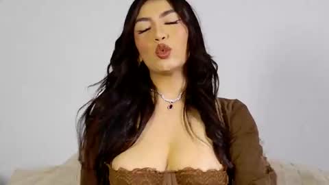 Kissed by an angel  IG evee  lyn20 online show from April 26, 3:04 am