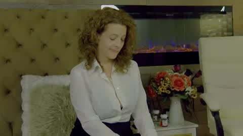 Snapshot of evehamilton chatting on November 14, 6:50 pm EveHamilton online show from November 14, 6:50 pm