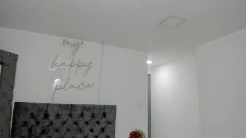 evelin__thompsson online show from April 23, 4:03 am