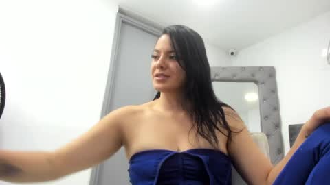 Snapshot of evelin__thompsson chatting on May 13, 3:48 am evelin__thompsson online show from May 13, 3:48 am