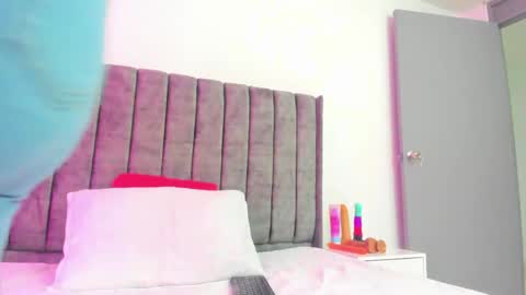 Snapshot of evelin__thompsson chatting on May 21, 3:02 am evelin__thompsson online show from May 21, 3:02 am