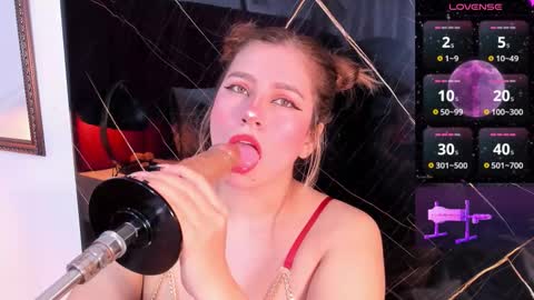 Snapshot of evelin_belen chatting on November 21, 12:37 pm EVELIN online show from November 21, 12:37 pm