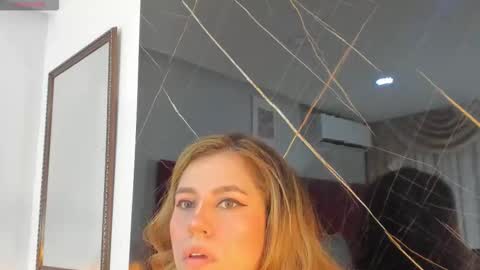 Snapshot of evelin_belen chatting on December 17, 12:22 pm EVELIN online show from December 17, 12:22 pm