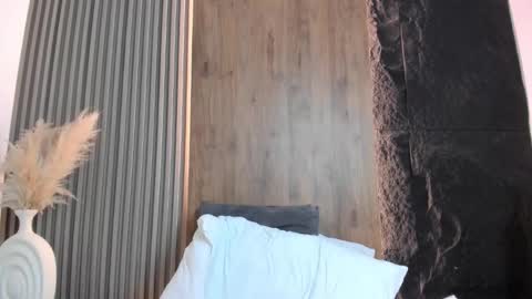 E V E L I N online show from March 11, 9:37 am