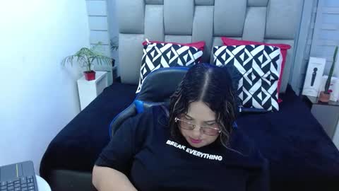 evelin zaens online show from March 10, 5:01 am