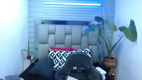 evelin zaens online show from April 28, 4:06 am