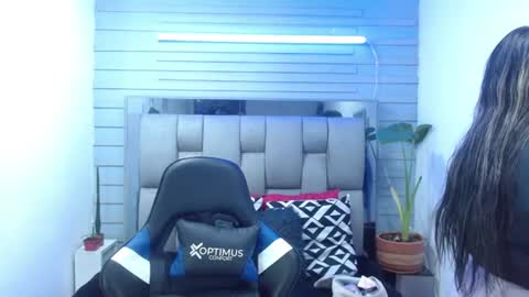 evelin zaens online show from June 17, 4:37 am