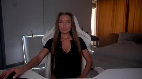Snapshot of evelina_fox chatting on May 11, 11:49 am Evelina online show from May 11, 11:49 am