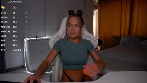 Snapshot of evelina_fox chatting on July 3, 11:38 am Evelina online show from July 3, 11:38 am