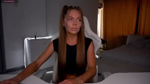 Snapshot of evelina_fox chatting on July 25, 12:25 pm Evelina online show from July 25, 12:25 pm