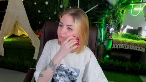 Evelina online show from May 26, 9:49 am