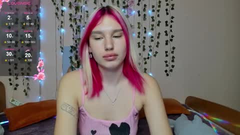 Snapshot of evelinalu chatting on November 21, 1:48 am Evelina online show from November 21, 1:48 am