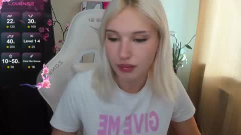 Evelina online show from June 26, 1:32 am