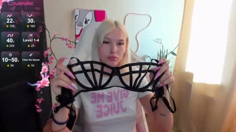 Evelina online show from July 25, 1:15 am