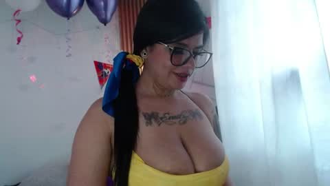 evelingjoyy online show from July 3, 4:35 pm