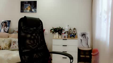 evelove online show from February 26, 8:04 am