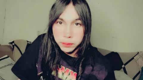 Snapshot of evelyn420521 chatting on June 18, 9:14 am evelyn420521 online show from June 18, 9:14 am