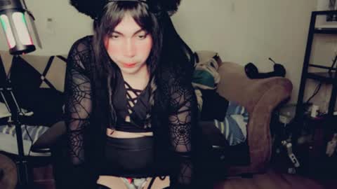 Snapshot of evelyn420521 chatting on June 24, 9:08 am evelyn420521 online show from June 24, 9:08 am